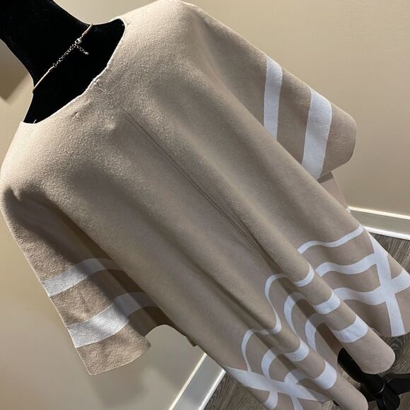 🎉 HP 🎉 Liz Claiborne Wrap in Beige Cream Poncho - Picture 8 of 12